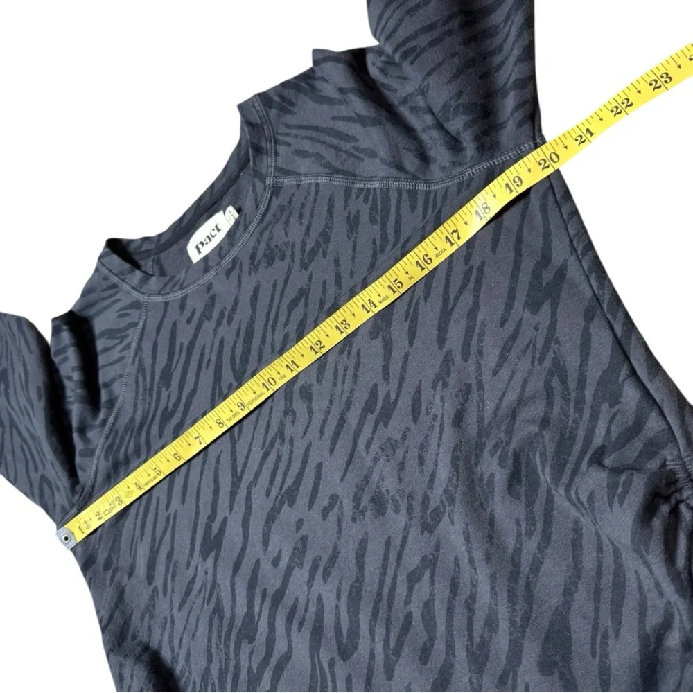 Pact Organic Cotton Cinch Sweatshirt size L Black Tonal Zebra
